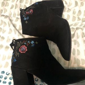 Flower detail Boots